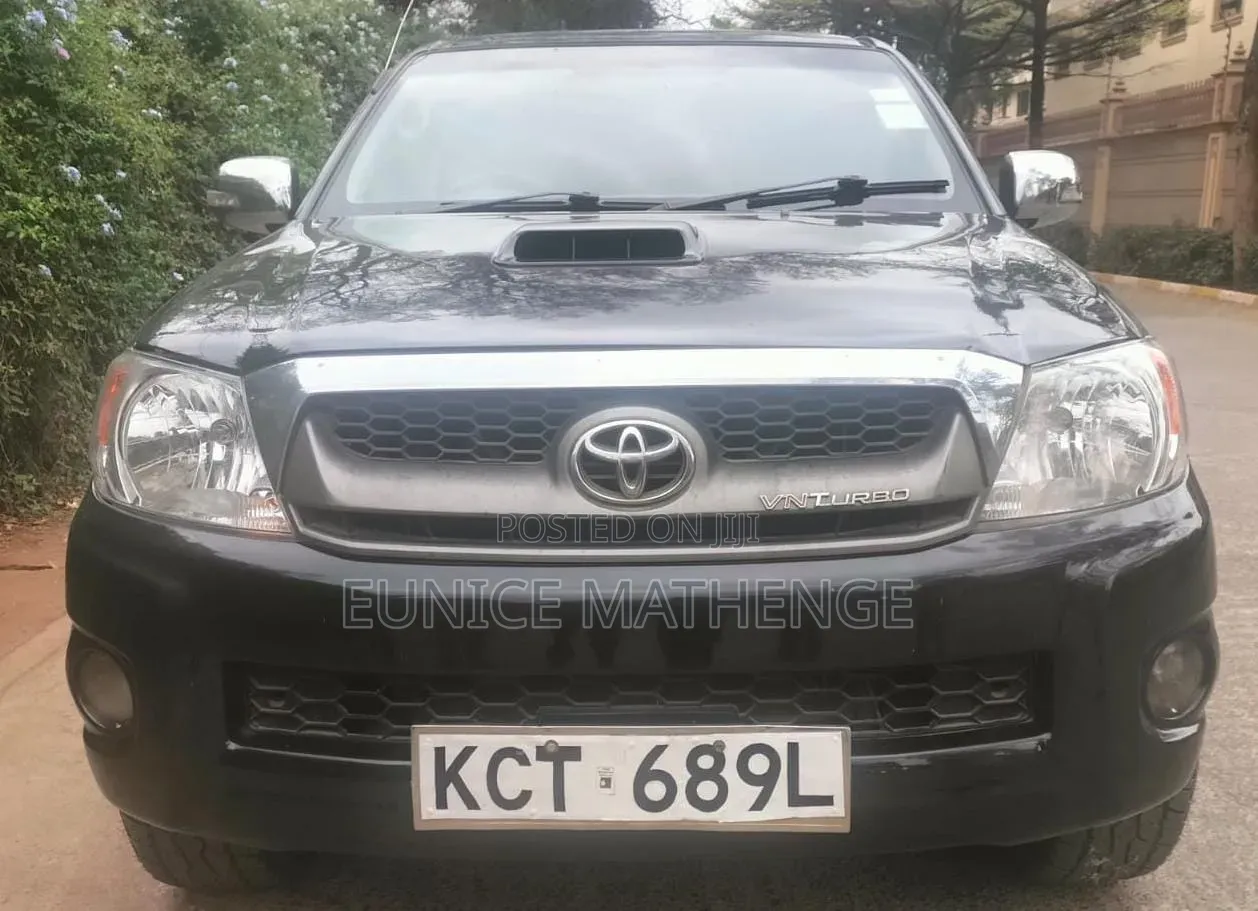 Toyota Hilux 2011 Black