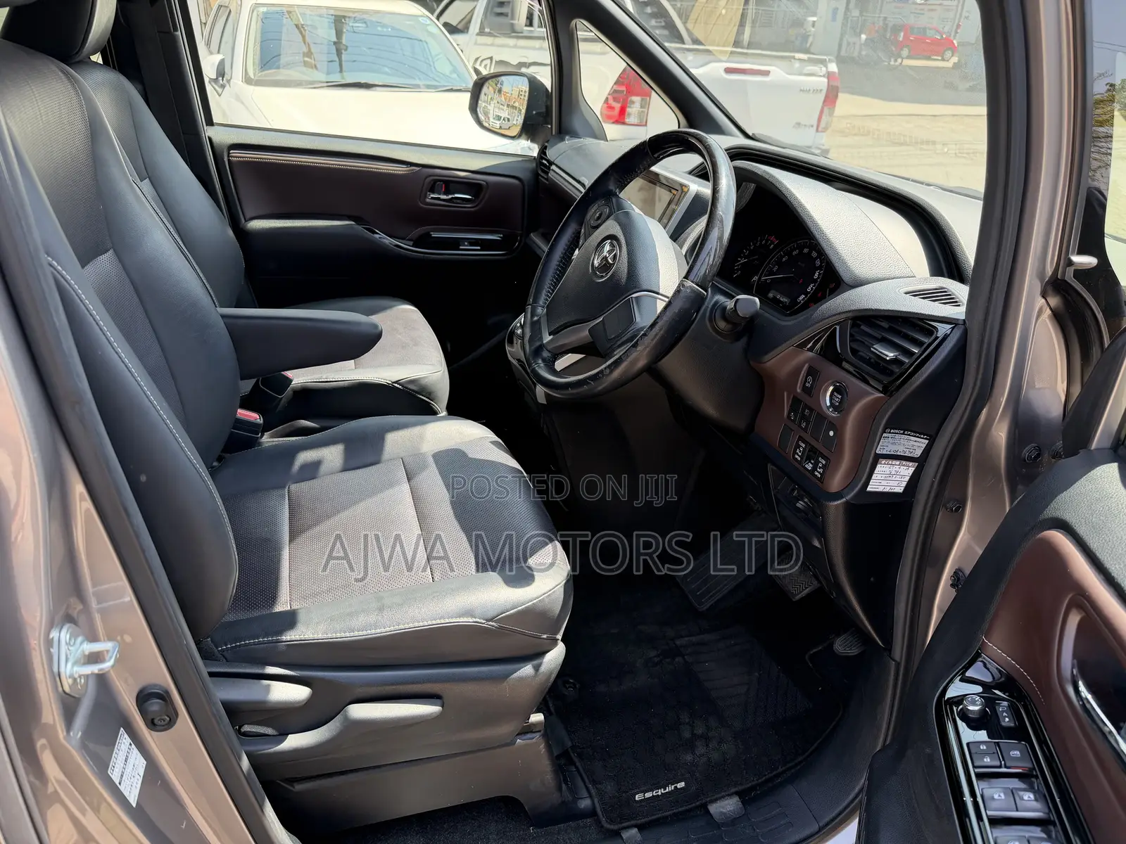 Toyota Esquire 2.0 FWD (7 seater) 2019 Gold