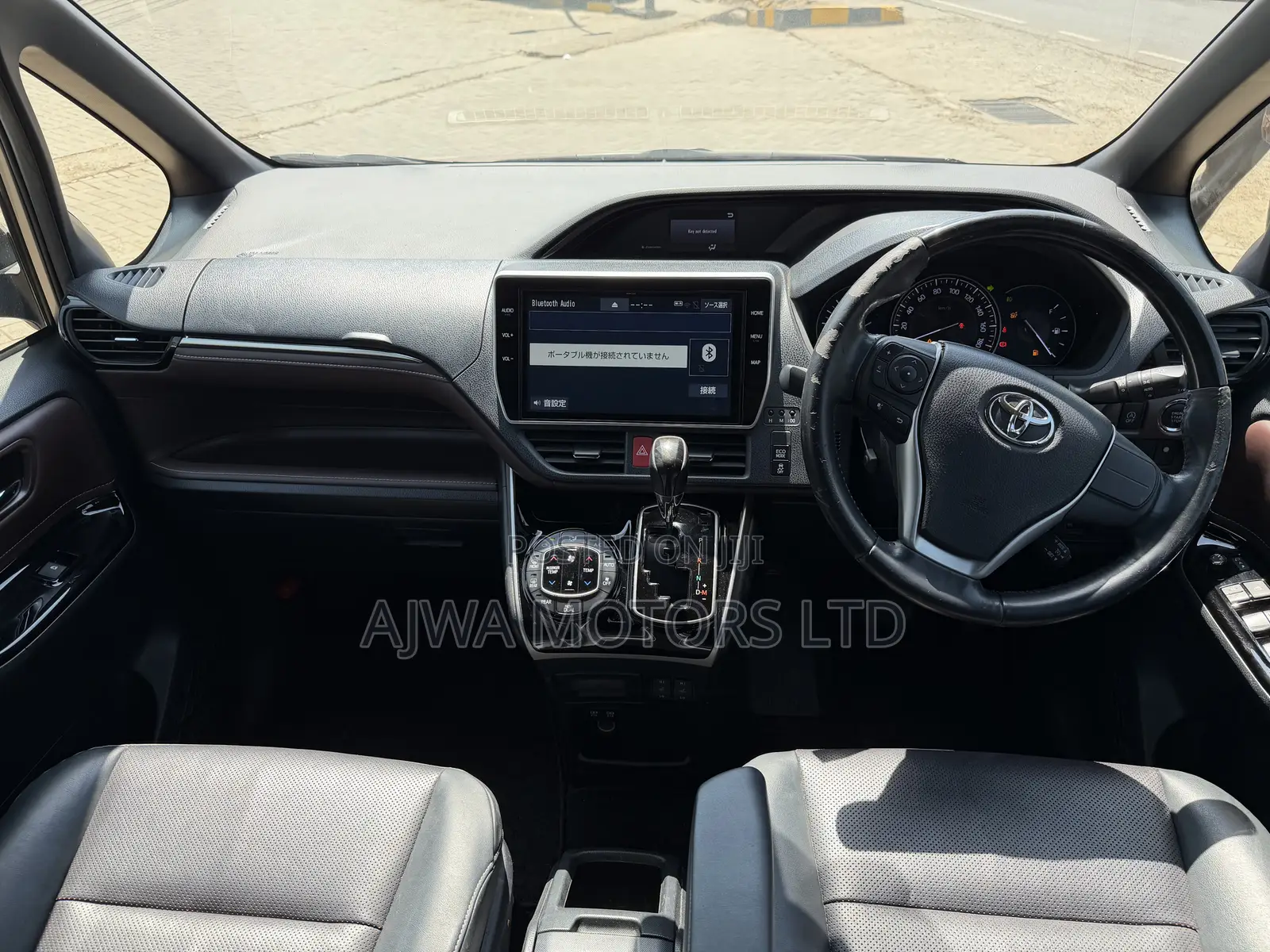 Toyota Esquire 2.0 FWD (7 seater) 2019 Gold