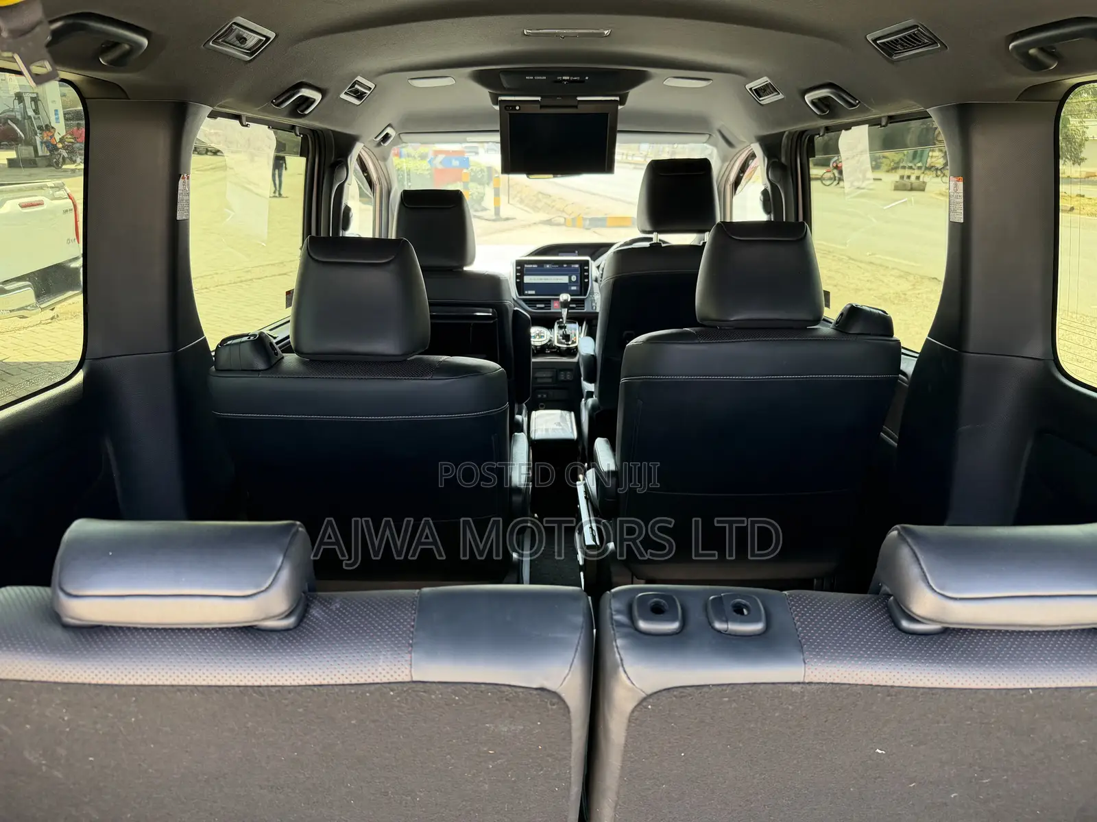 Toyota Esquire 2.0 FWD (7 seater) 2019 Gold