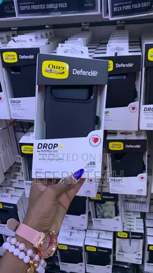 Black OtterBox Defender Series Case for the iPhone 17 Pro,