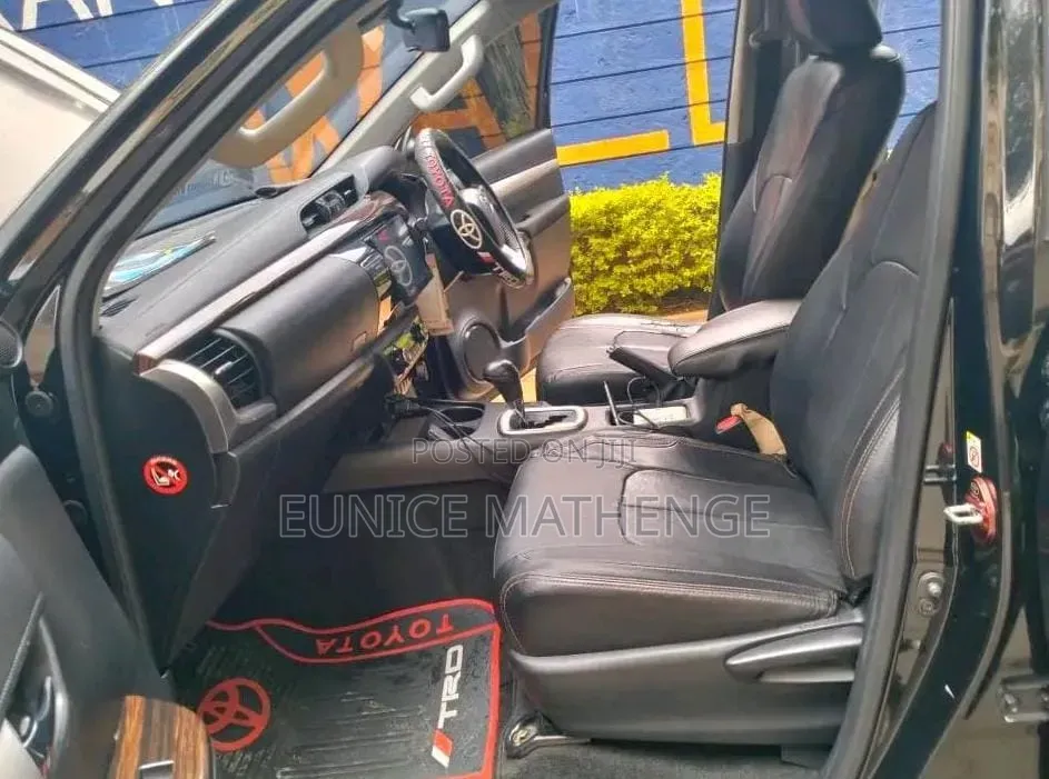 Toyota Hilux 2019 Black