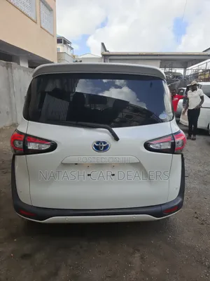 Toyota Sienta 1.5 Hybrid FWD (6-seater) 2019 White