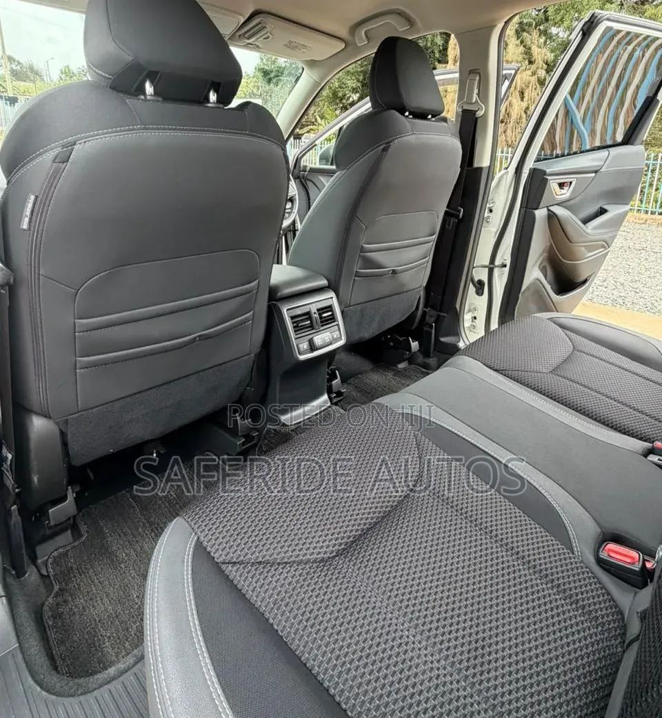 Subaru Forester Premium AWD 2019 White