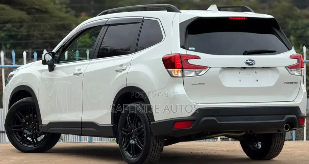 Subaru Forester Premium AWD 2019 White
