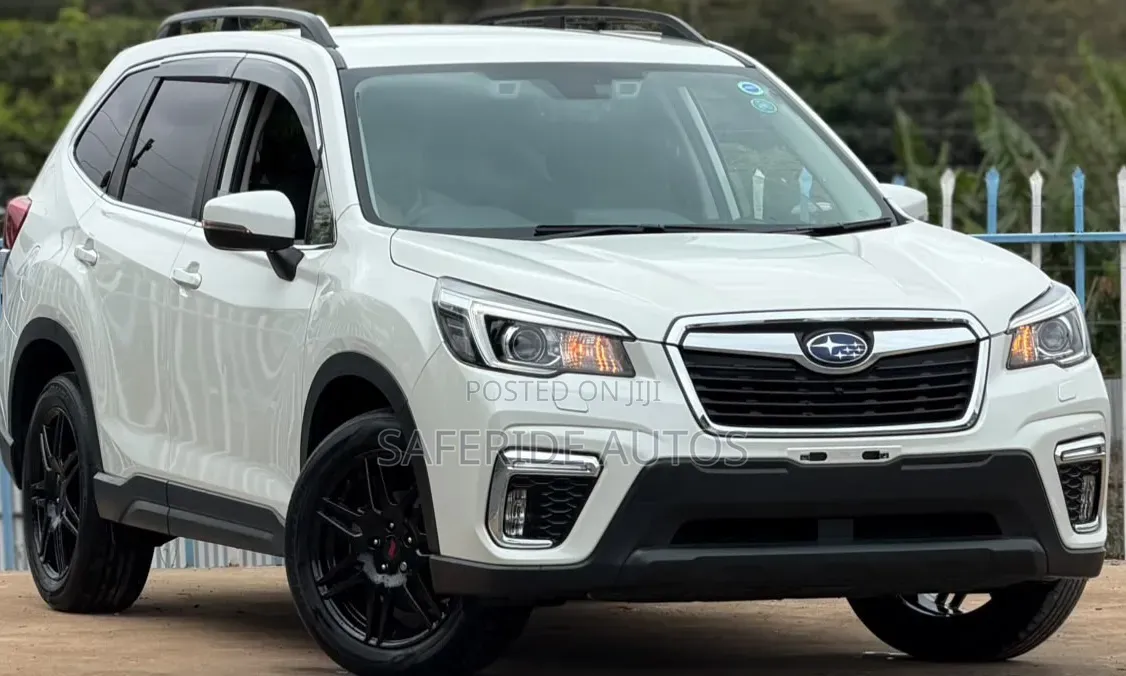 Subaru Forester Premium AWD 2019 White