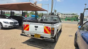 Nissan Pick-Up 1993 Off white