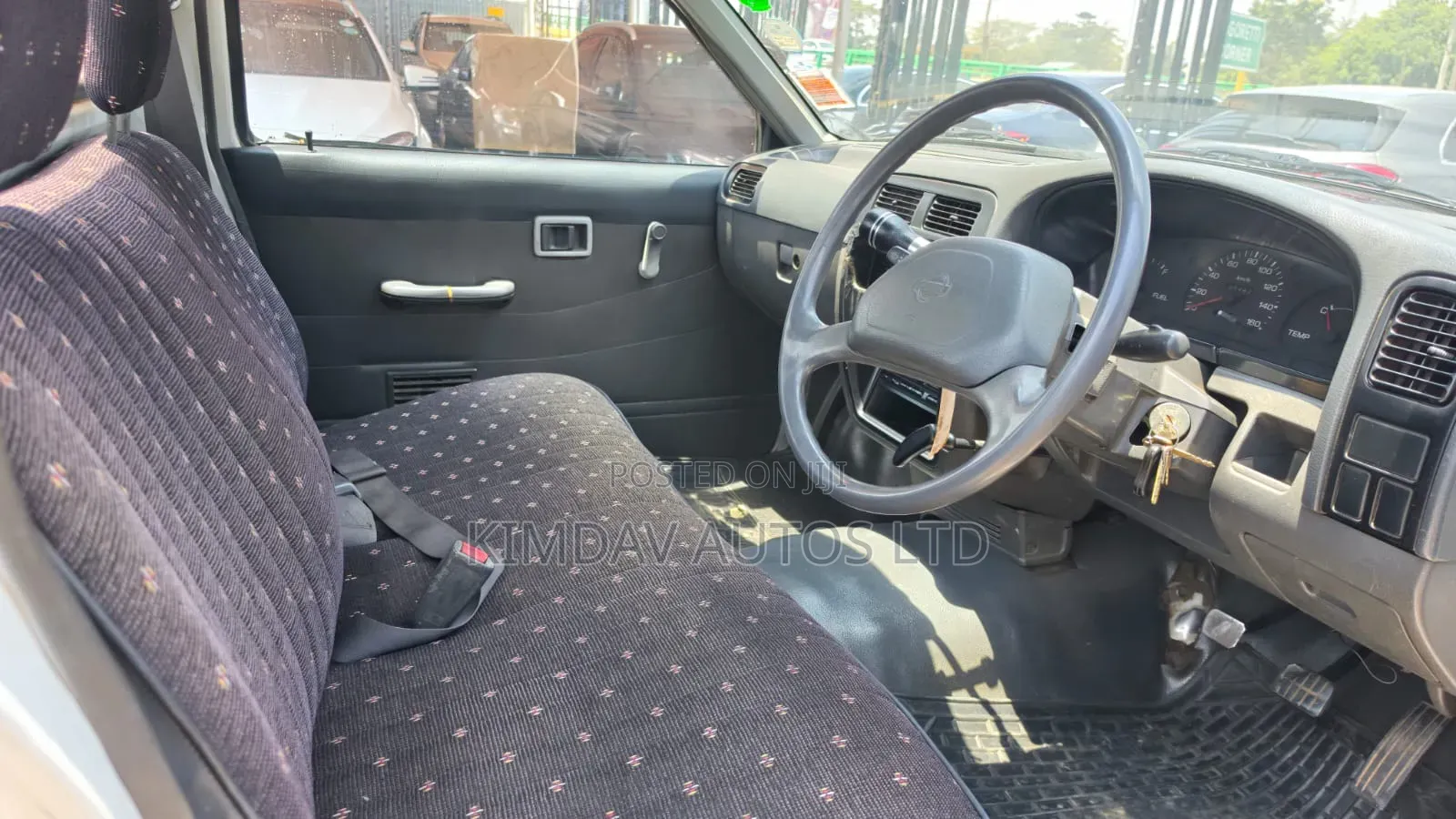 Nissan Pick-Up 1993 Off white