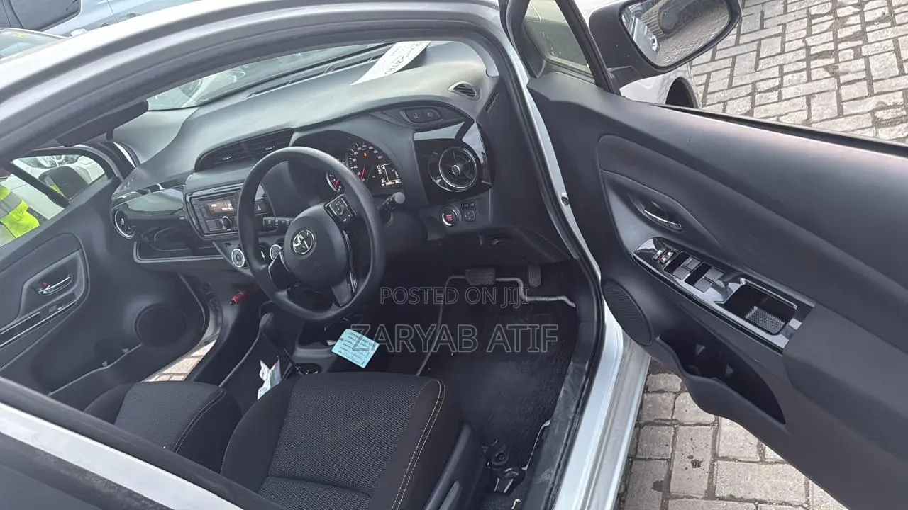 Toyota Vitz 2019 Silver