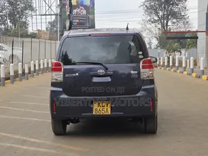 Toyota Spade 2013
