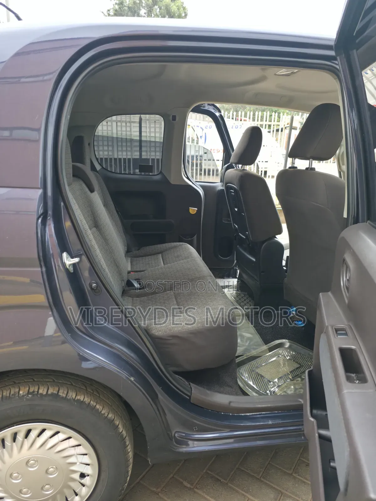Toyota Spade 2013
