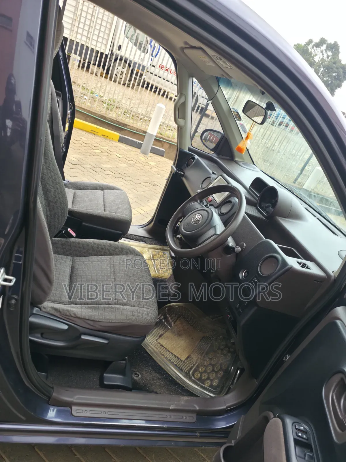 Toyota Spade 2013