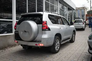 Toyota Land Cruiser Prado 3.0 190hp 2018 Silver