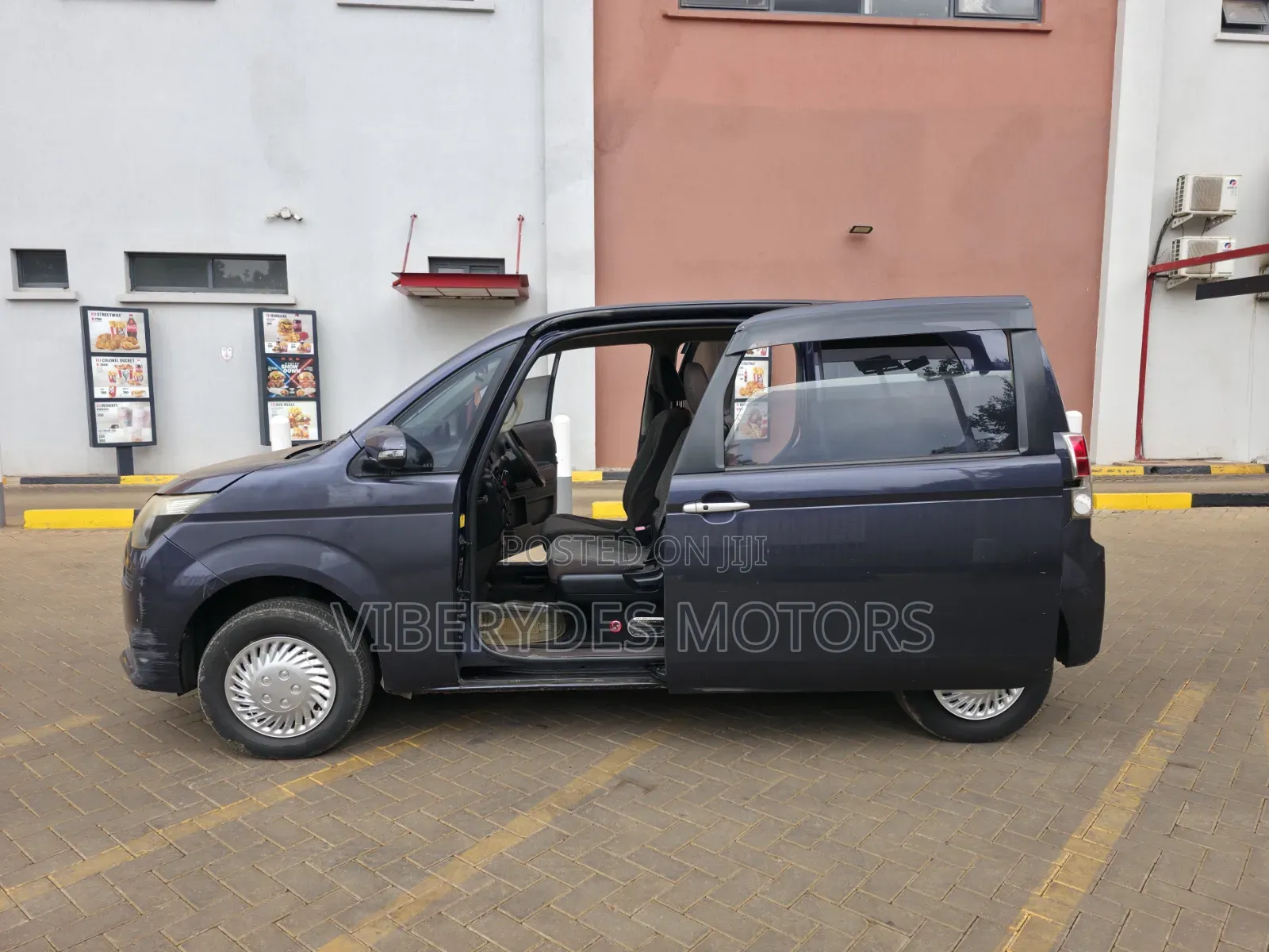 Toyota Spade 2013