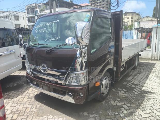 Hino Deutro - main view