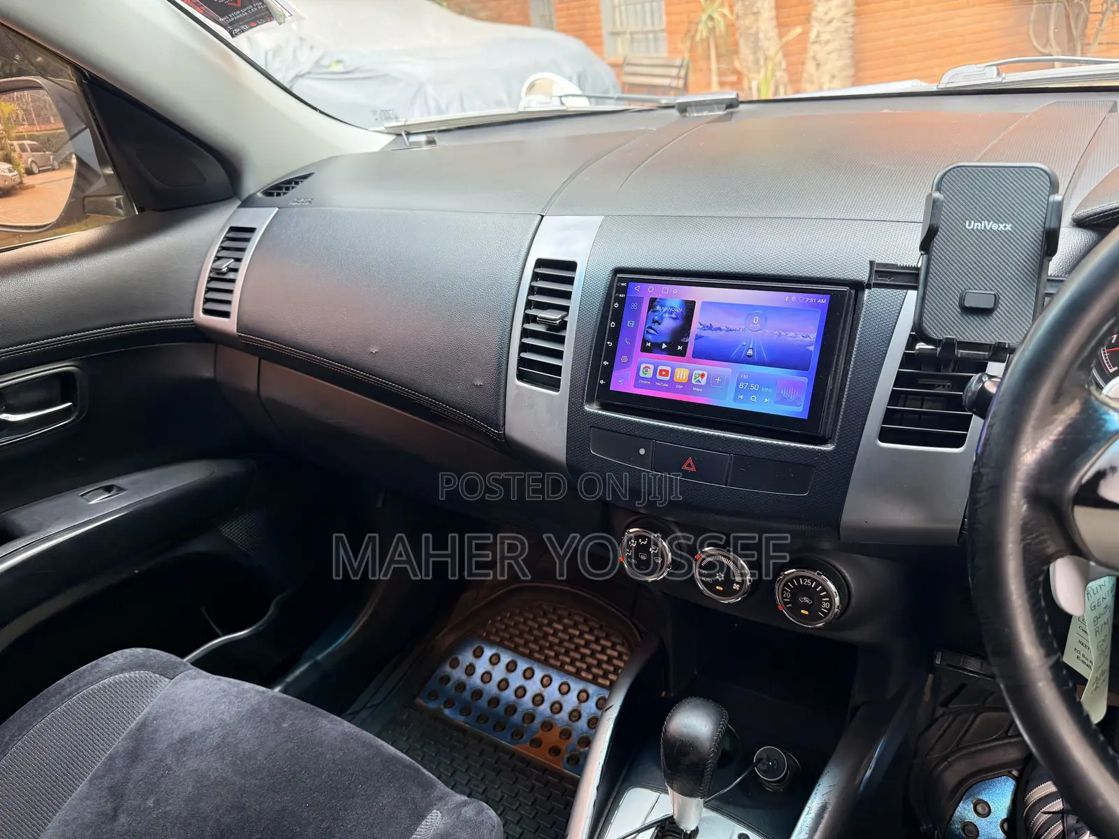 Mitsubishi Outlander 2011 White