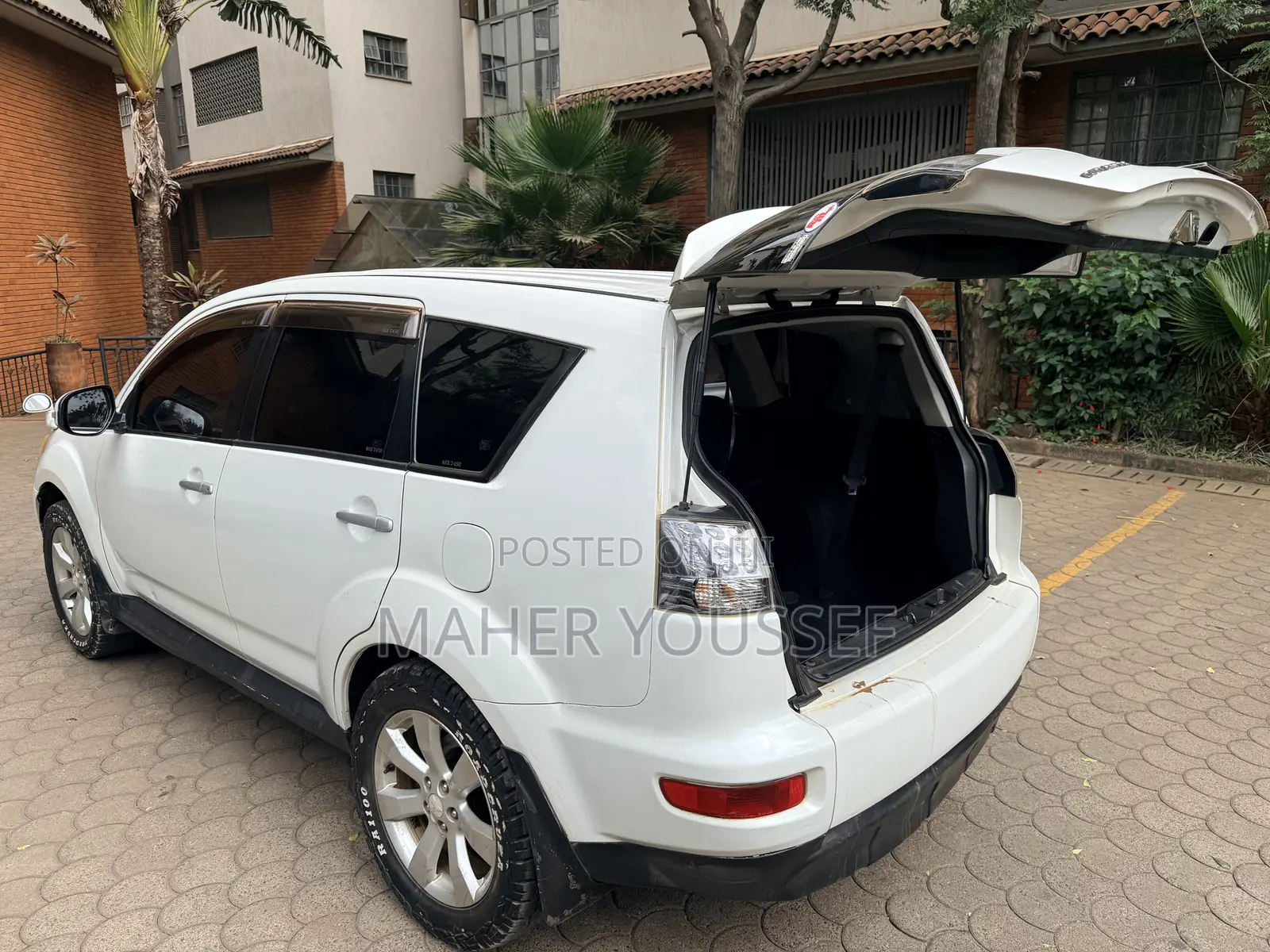 Mitsubishi Outlander 2011 White