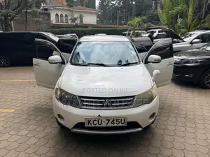 Mitsubishi Outlander 2011 White