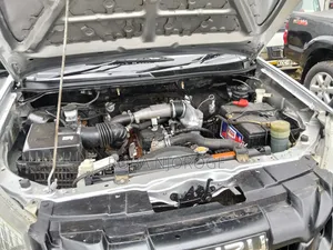 Isuzu D-MAX 2013 Silver