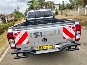 Isuzu D-MAX 2013 Silver