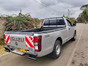 Isuzu D-MAX 2013 Silver