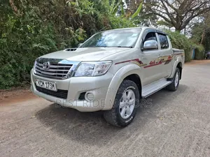 Toyota Hilux 2010 Silver