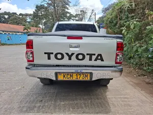 Toyota Hilux 2010 Silver