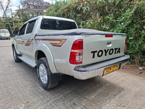 Toyota Hilux 2010 Silver