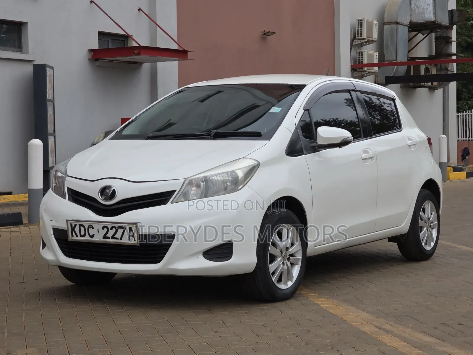 Toyota Vitz 2013 White