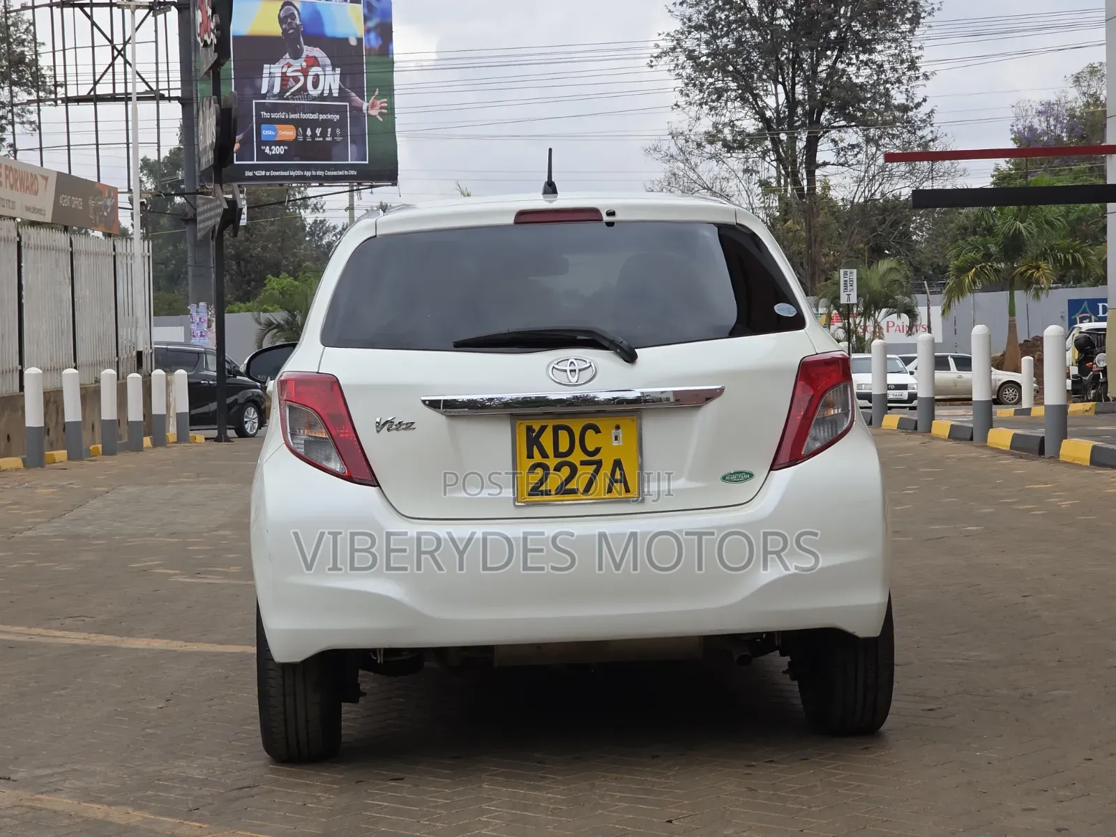 Toyota Vitz 2013 White