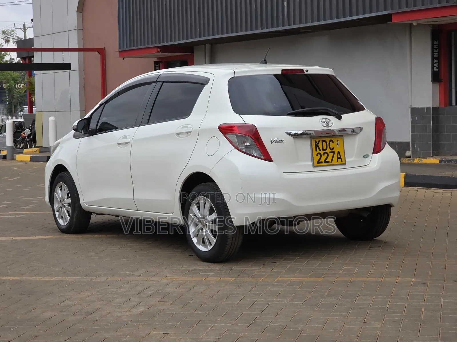 Toyota Vitz 2013 White