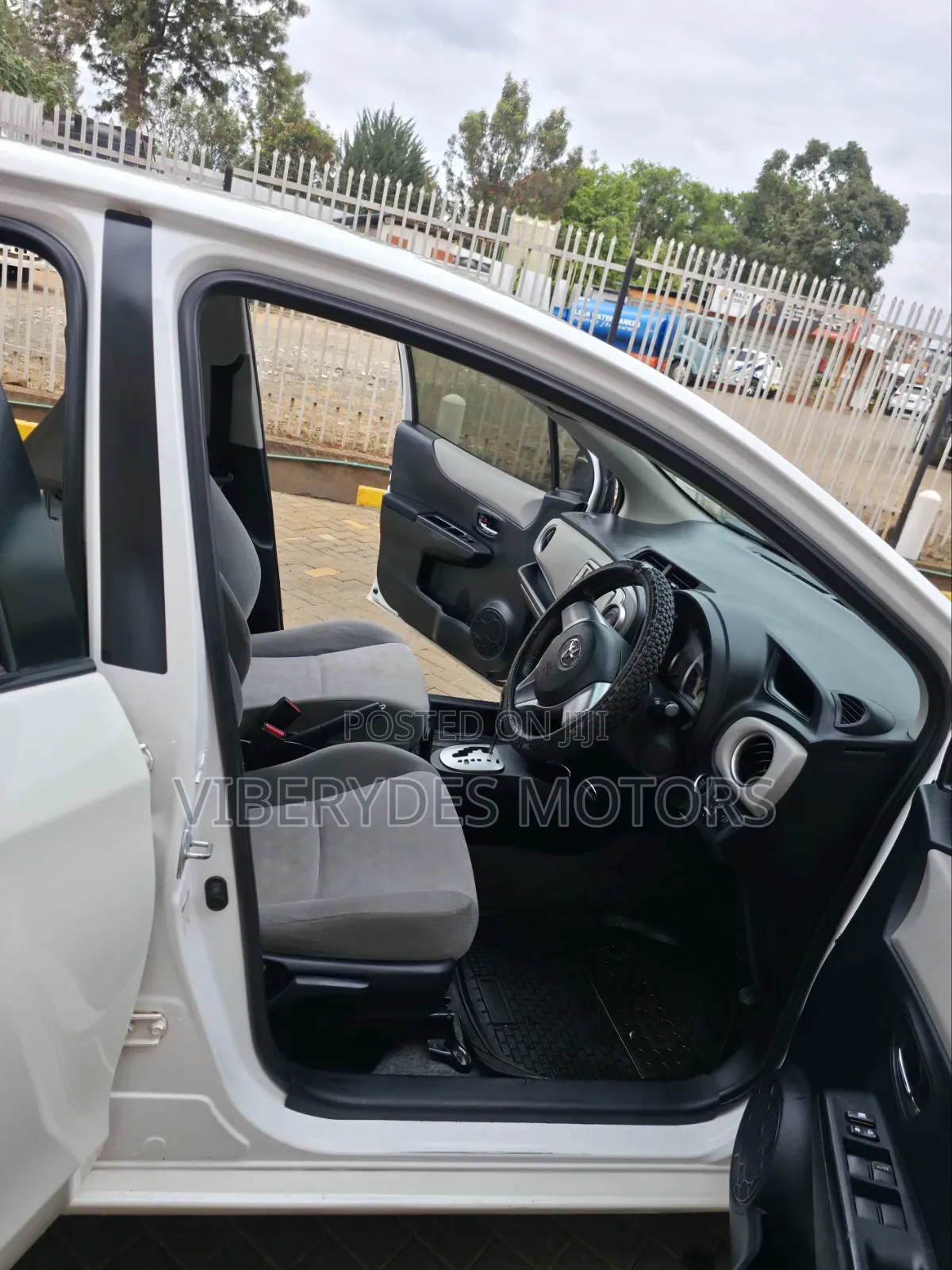 Toyota Vitz 2013 White