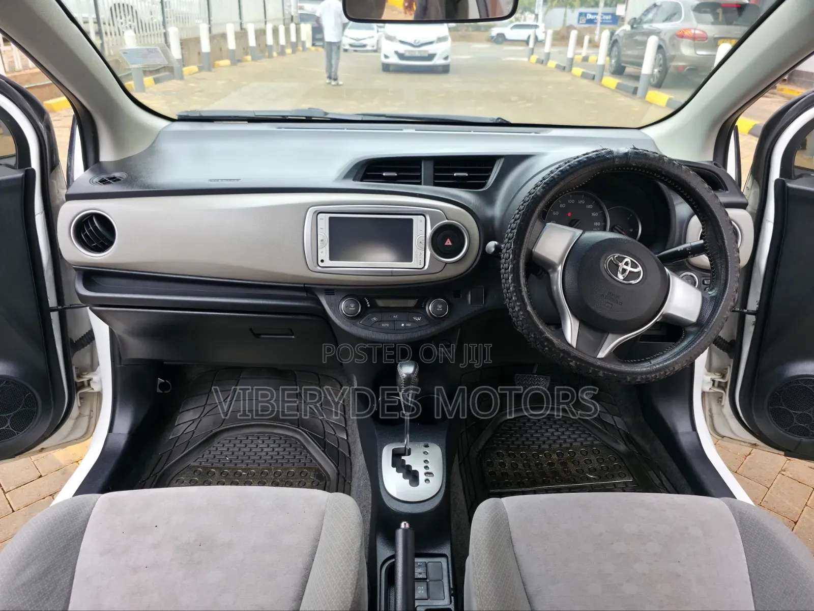 Toyota Vitz 2013 White