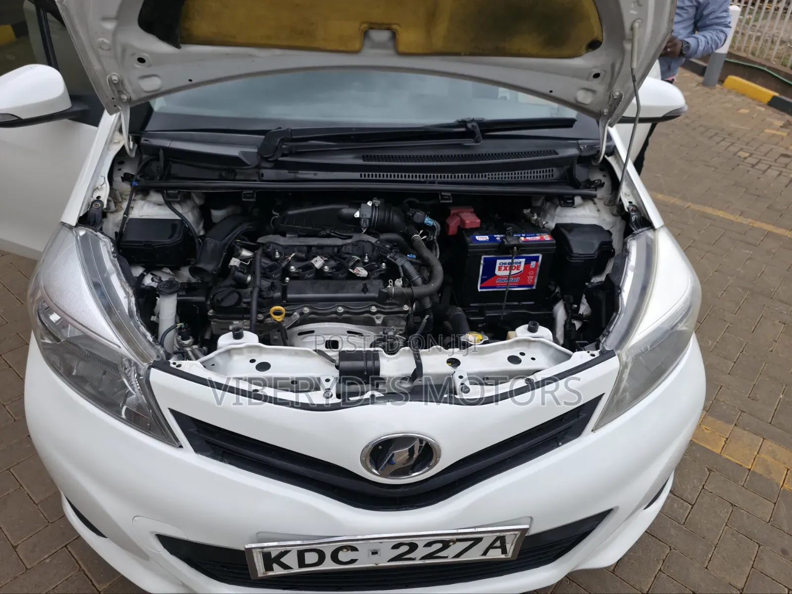 Toyota Vitz 2013 White