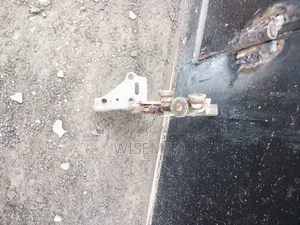 Nissan Sienta Roller Bracket