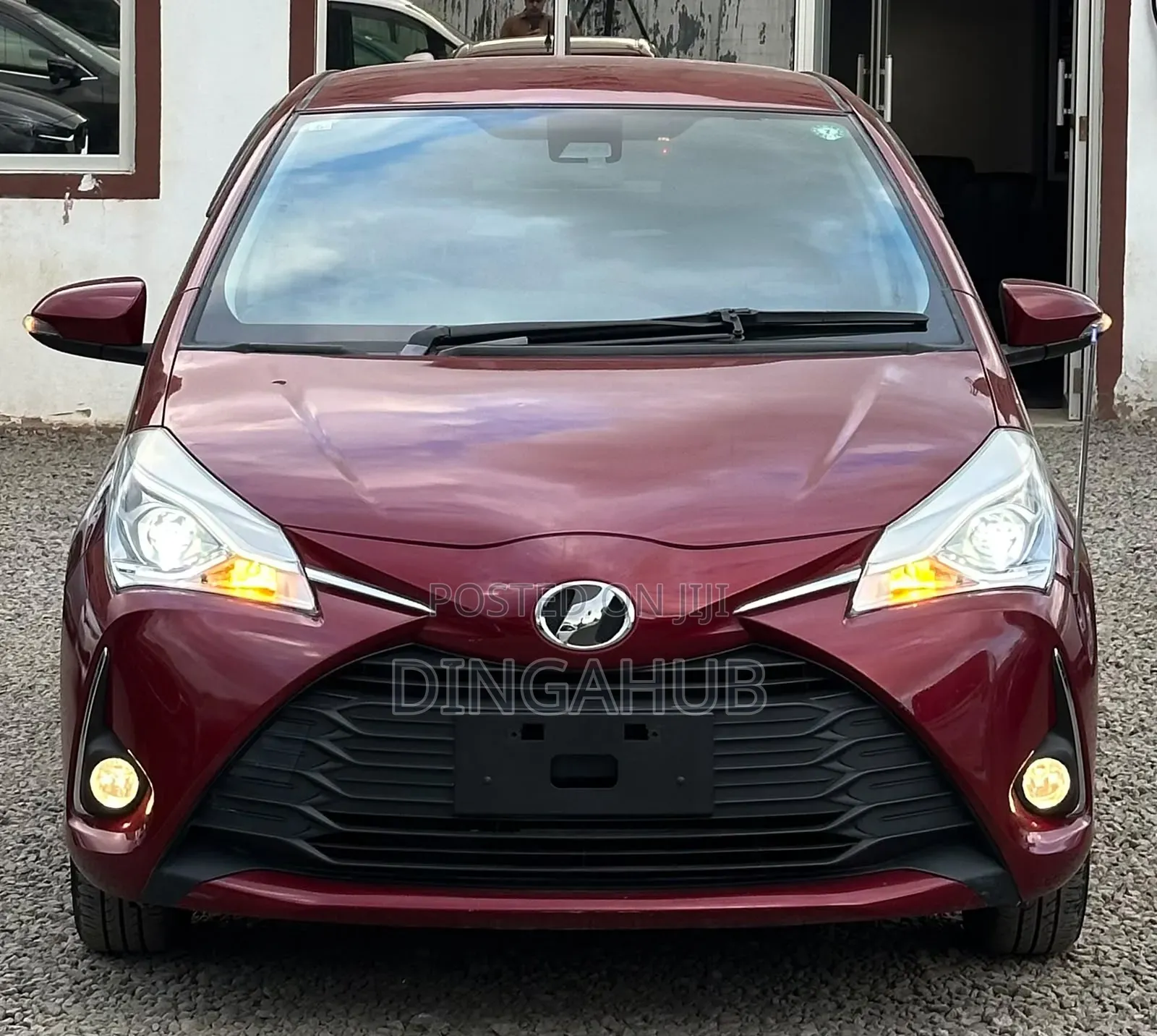 Toyota Vitz 1.0 FWD 5dr 2019 Maroon