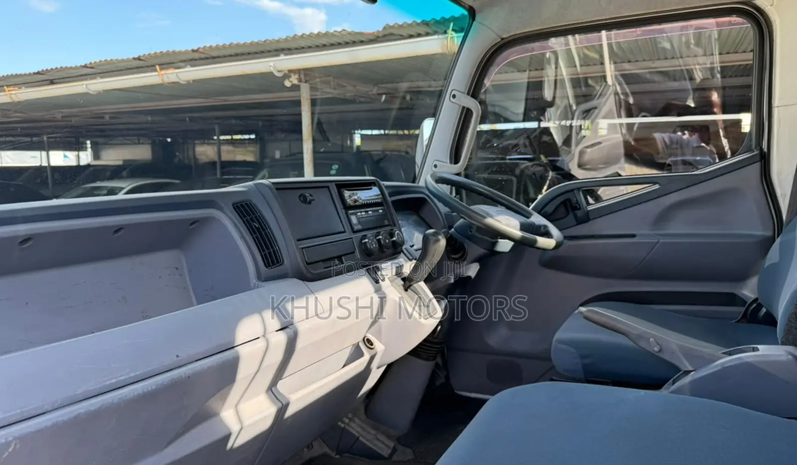 Mitsubishi Fuso Canter 2018 White