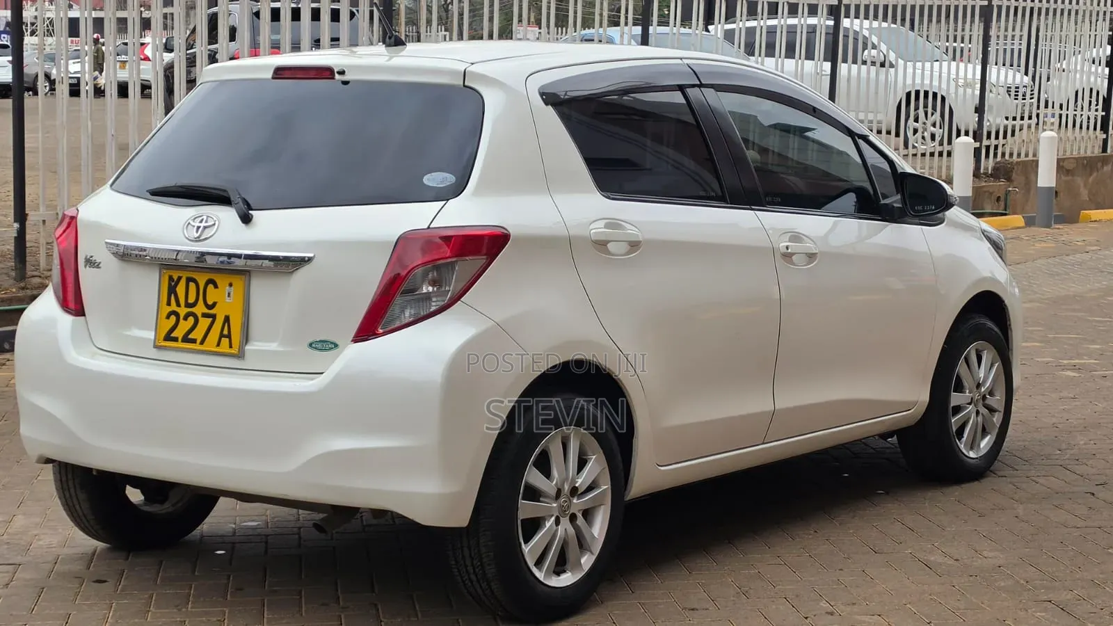 Toyota Vitz 2013 White