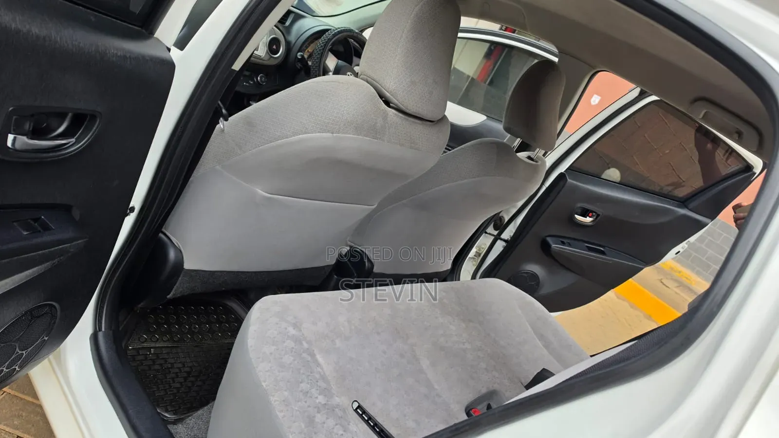 Toyota Vitz 2013 White