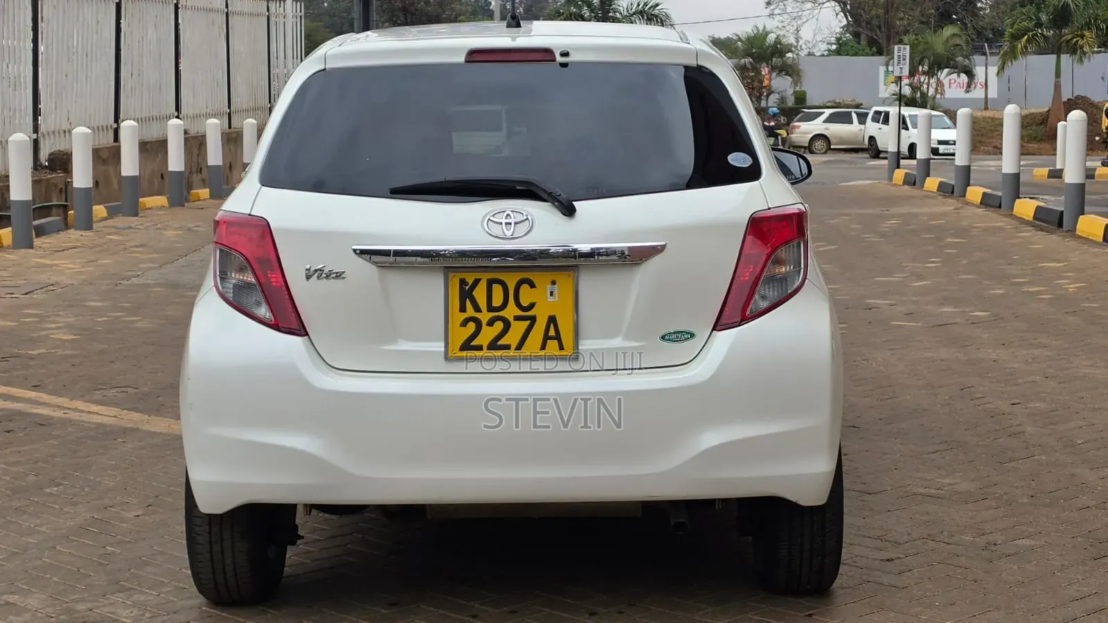 Toyota Vitz 2013 White