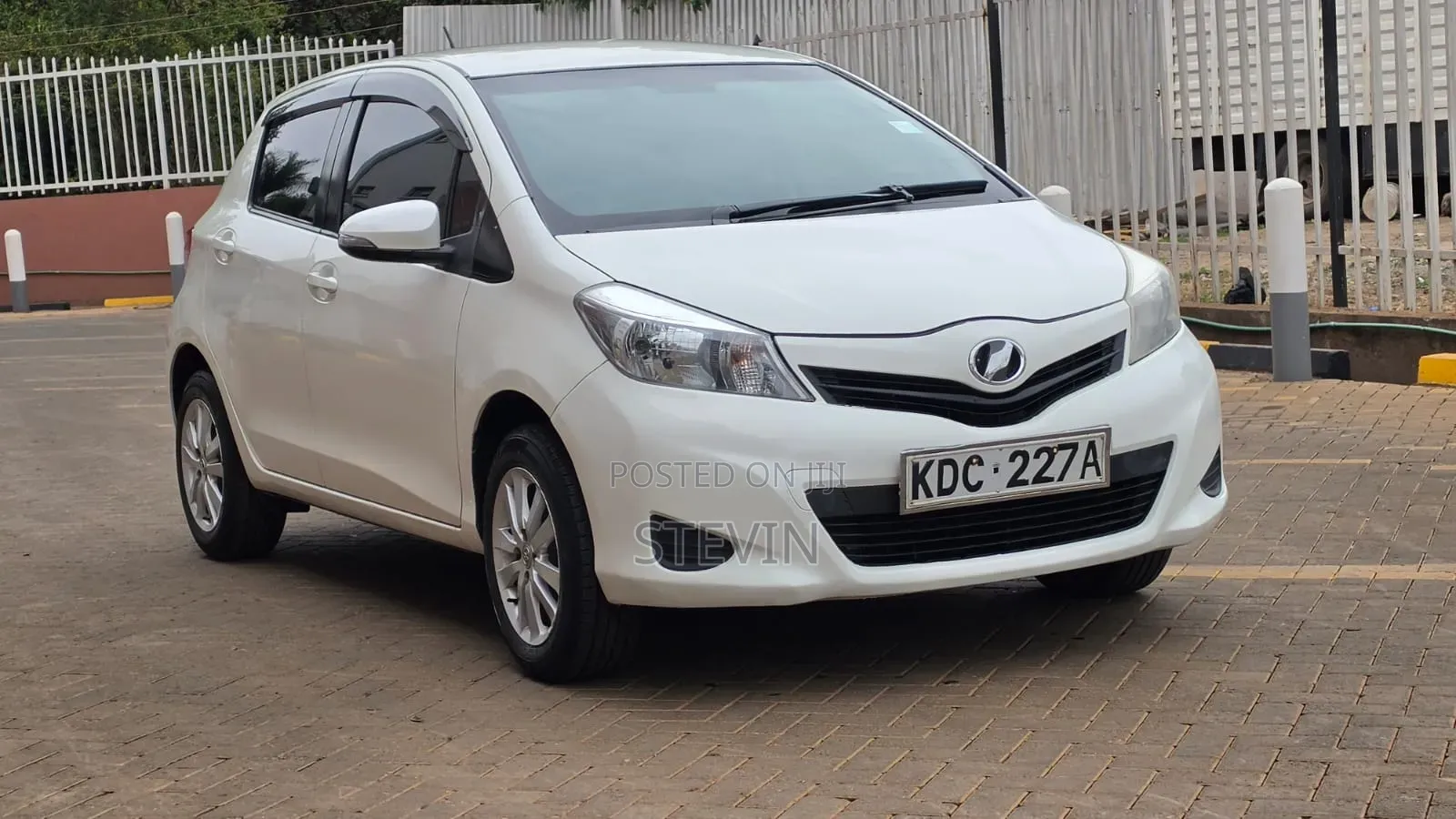 Toyota Vitz 2013 White
