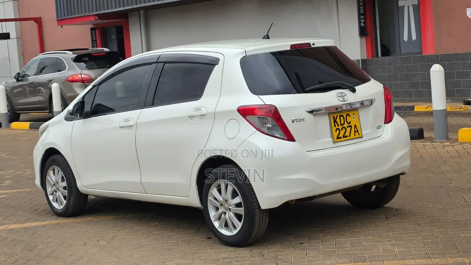 Toyota Vitz 2013 White