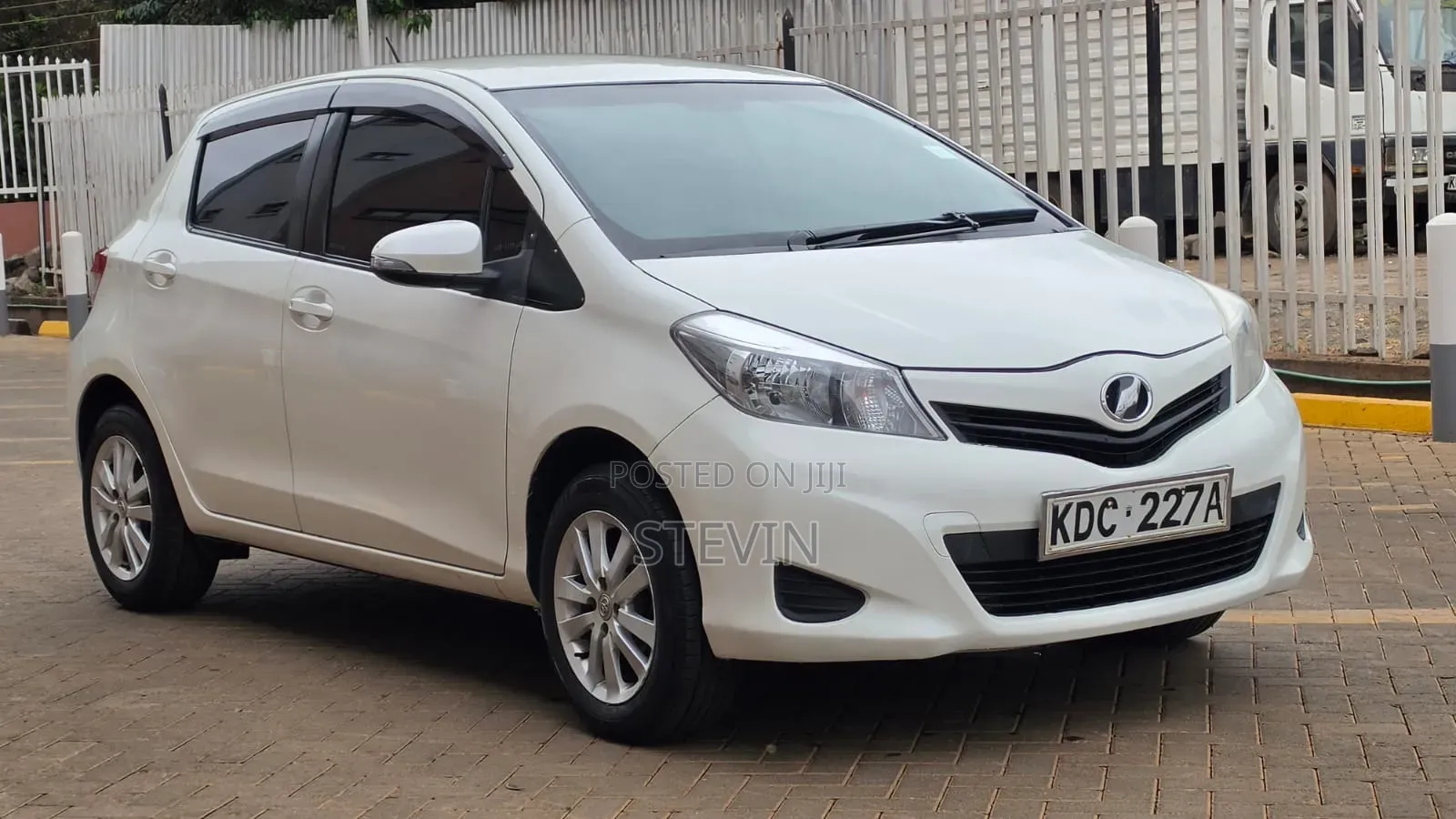 Toyota Vitz 2013 White
