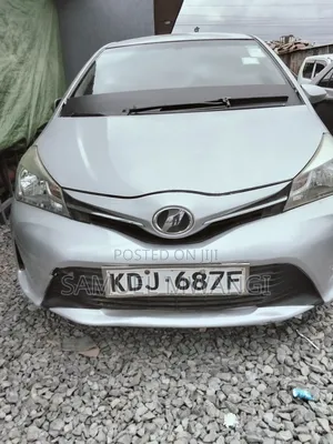 Toyota Vitz 2015 Silver
