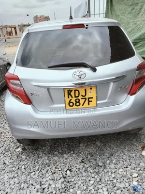 Toyota Vitz 2015 Silver