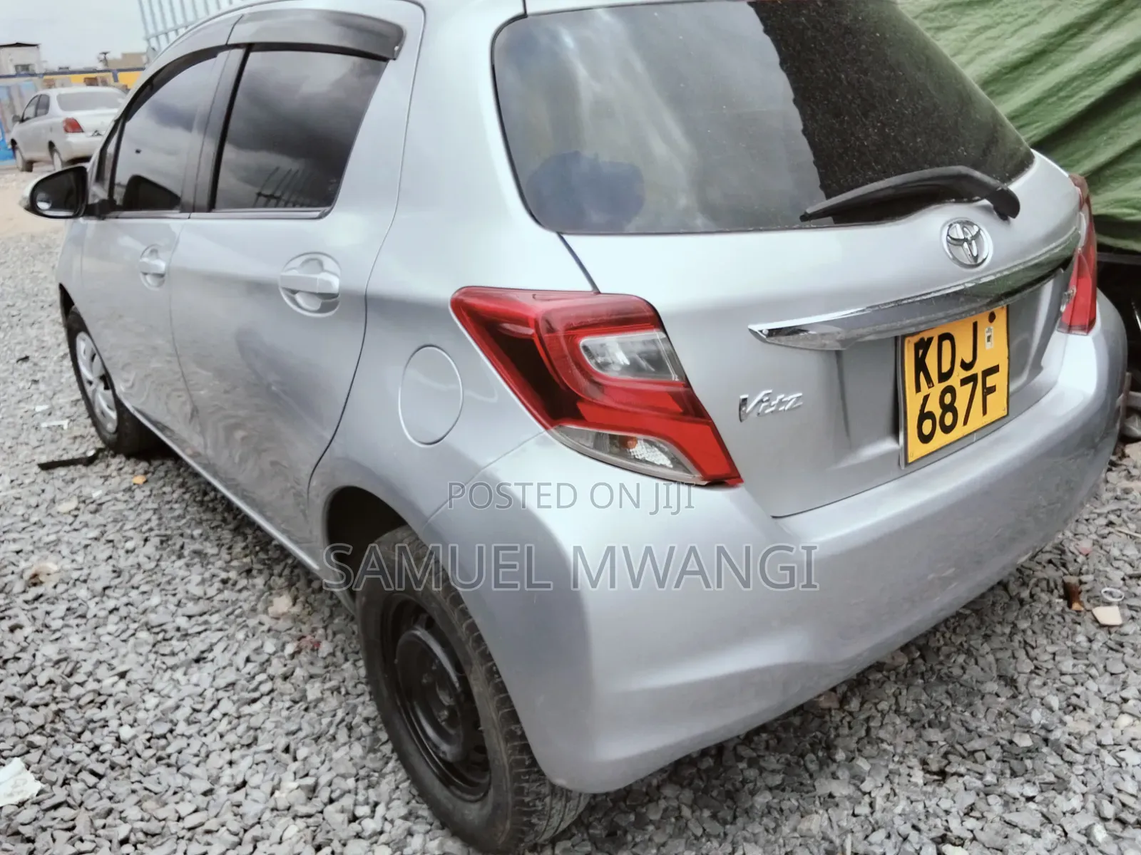 Toyota Vitz 2015 Silver