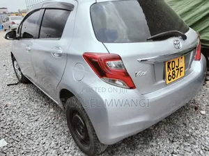 Toyota Vitz 2015 Silver