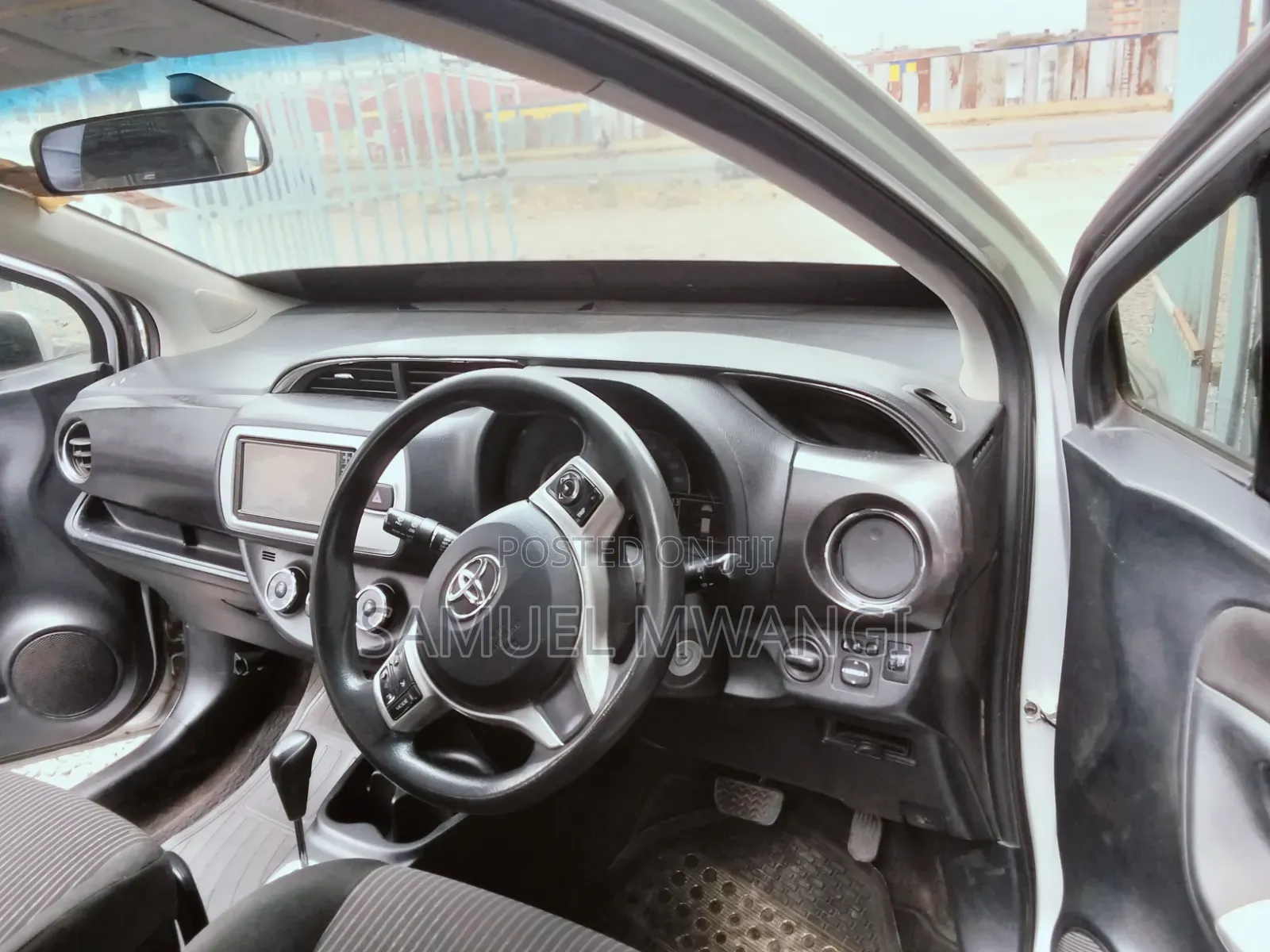 Toyota Vitz 2015 Silver
