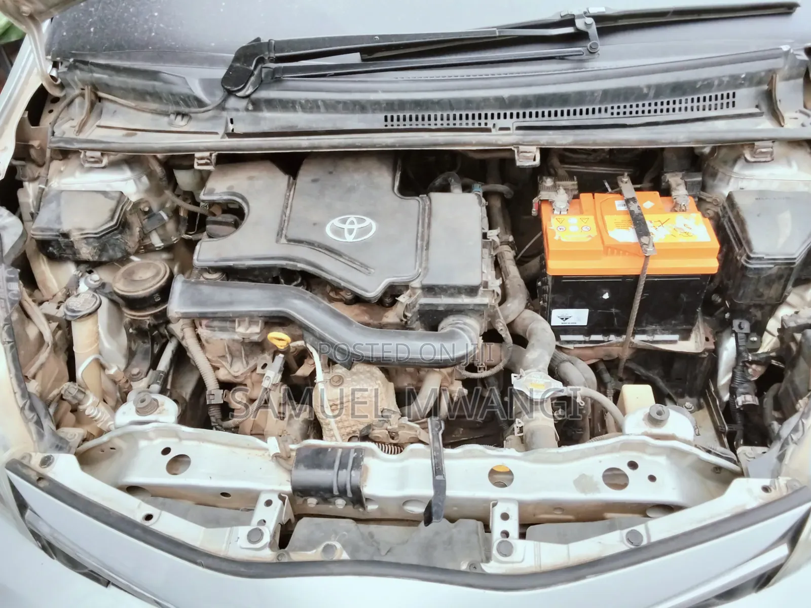 Toyota Vitz 2015 Silver