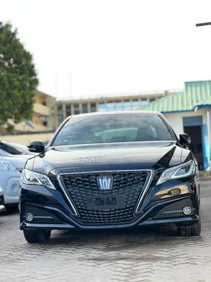 Toyota Crown 2018 Black